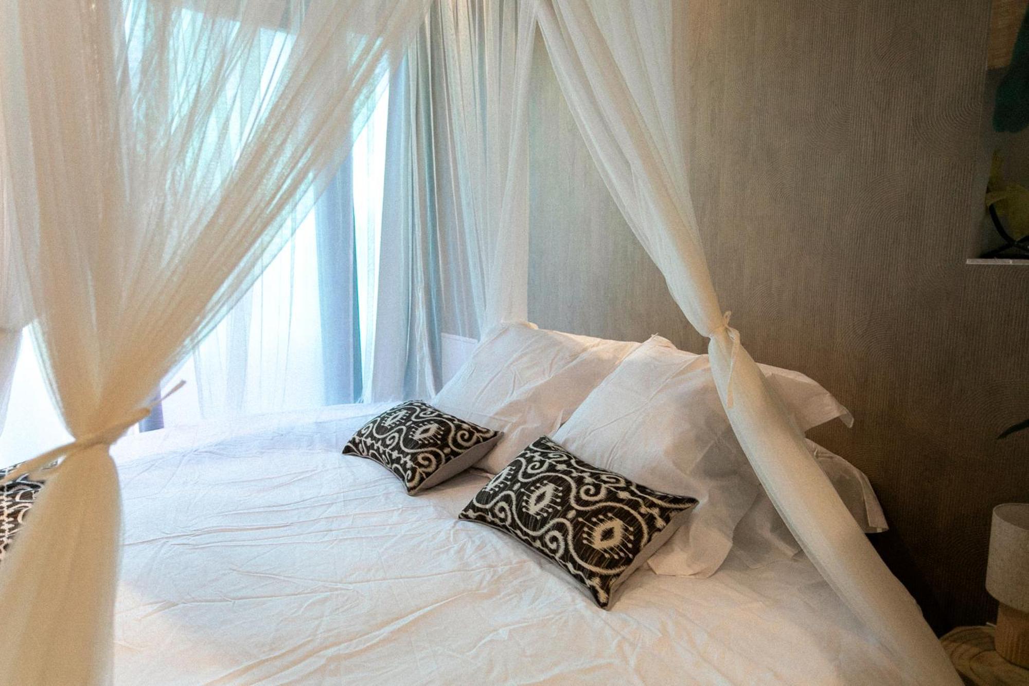 Bali Serenity Balneo Et Lit Rond Lagnieu Ngoại thất bức ảnh