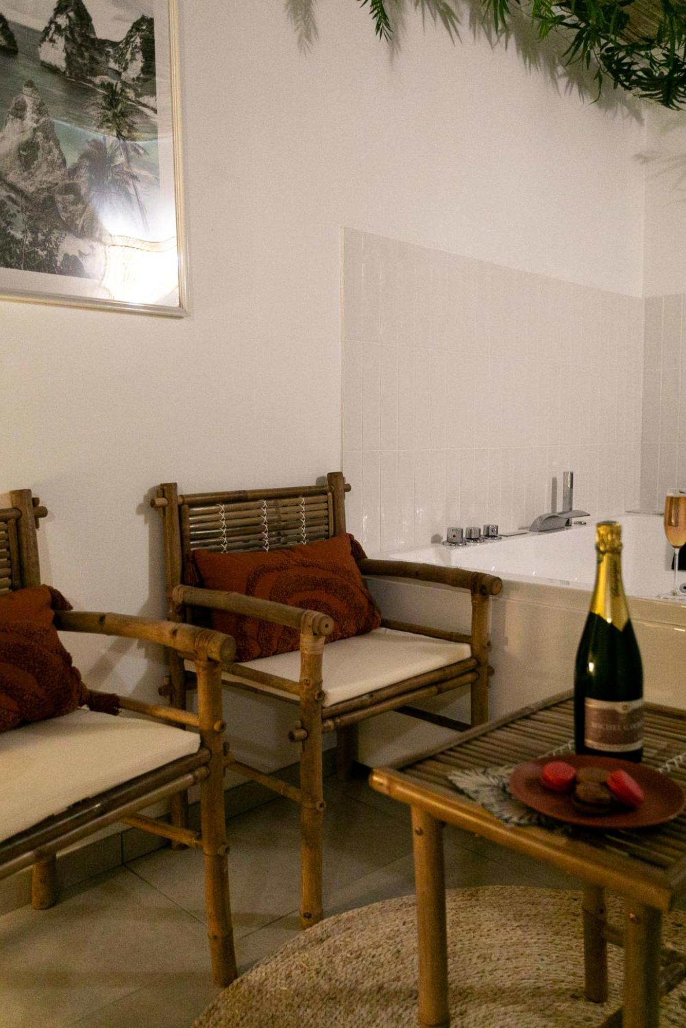 Bali Serenity Balneo Et Lit Rond Lagnieu Ngoại thất bức ảnh